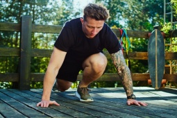 Đàn ông - 5 bài tập giúp quý ông giảm bớt gánh nặng  ngồi liên tục ở bàn làm việc