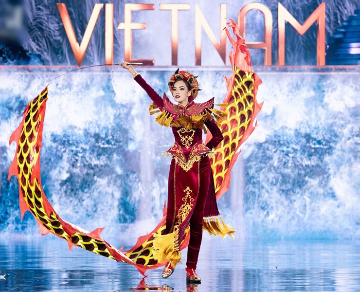 Hoàng Phương diễn trang phục dân tộc “Thiên Long” ấn tượng ở Miss Grand International 2023 - 7