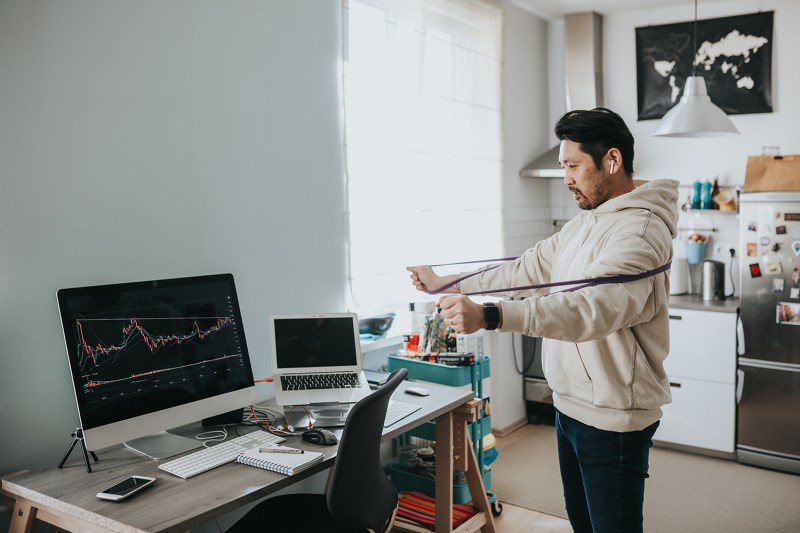 5 bài tập giúp quý ông giảm bớt gánh nặng  ngồi liên tục ở bàn làm việc - 1