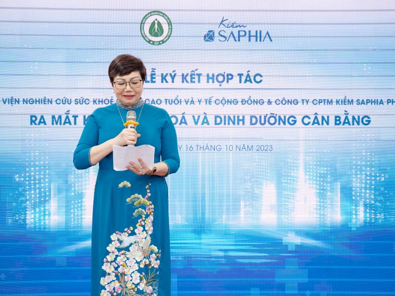 Hình ảnh: NKH Nguyễn Phương Dung phát biểu nhận nhiệm vụ tại Khoa