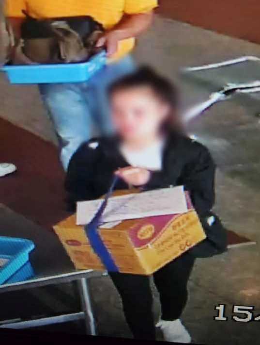 Nữ hành khách trong sự việc được camera an ninh ghi lại. Ảnh: NIA.