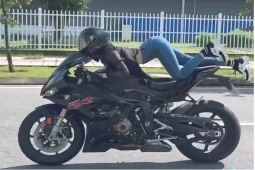 Tin tức trong ngày - Tin tức 24h qua: Xác minh nguồn gốc xe phân khối lớn do người mẫu Ngọc Trinh cầm lái