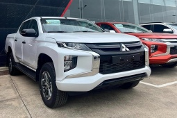 Tin tức ô tô - Mitsubishi Triton giảm giá "sập sàn" gần 200 triệu đồng tại đại lý