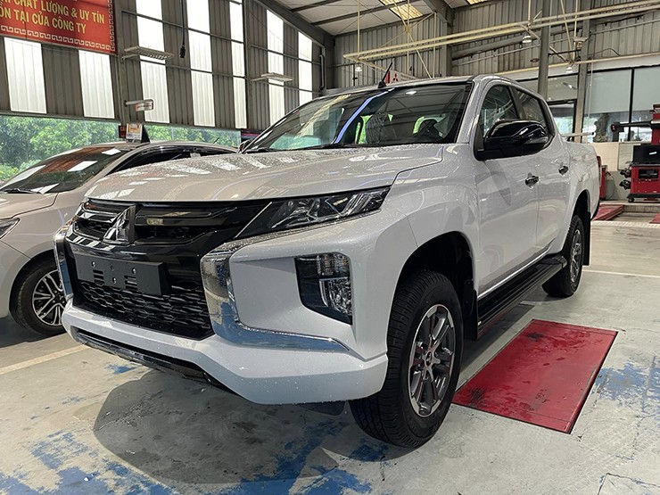 Mitsubishi Triton giảm giá "sập sàn" gần 200 triệu đồng tại đại lý - 4