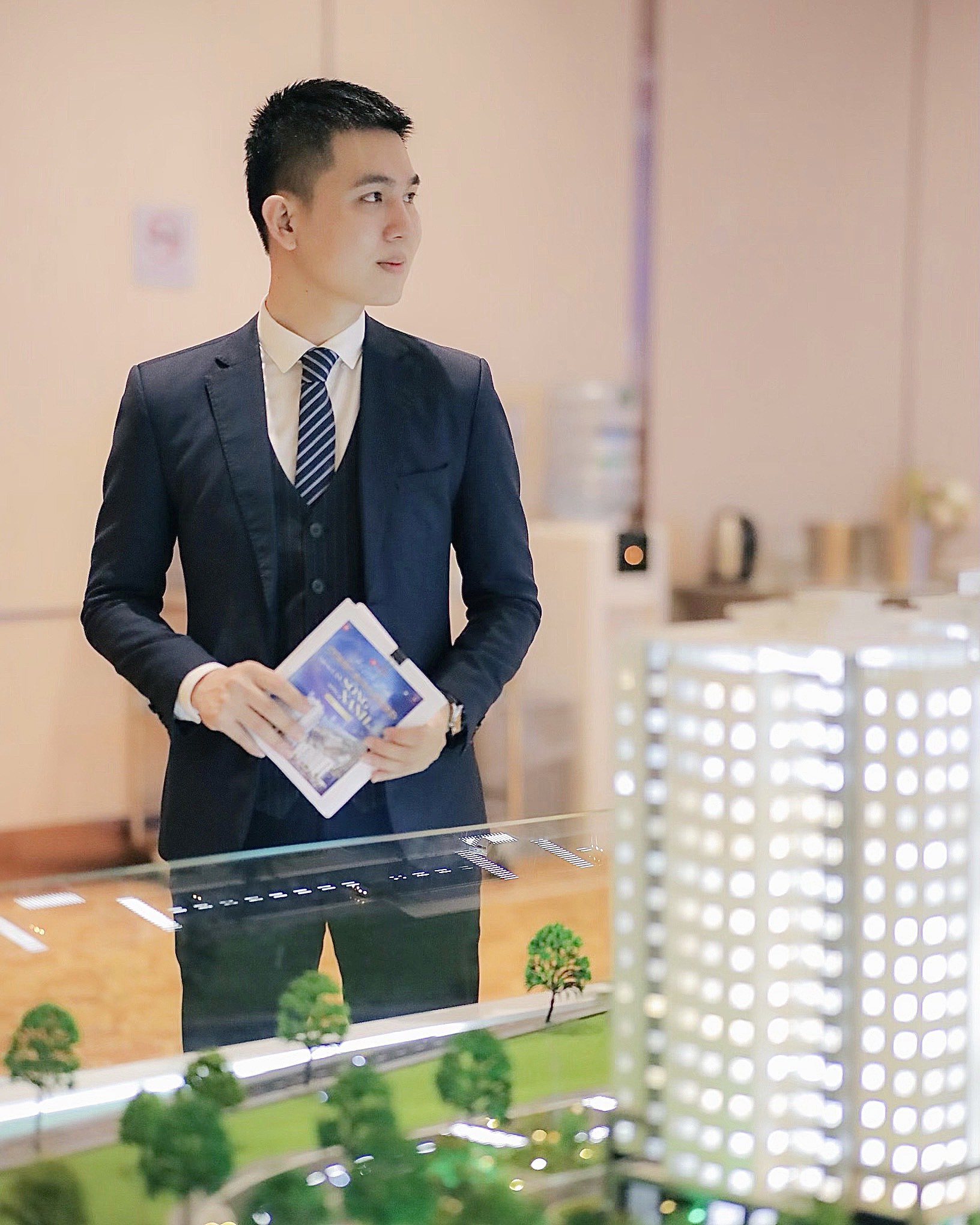 Việc vận dụng kiến thức phải áp dụng vào thực hành và chinh chiến làm nghề sẽ giúp các bạn MC mới vào nghề tự tin hơn.