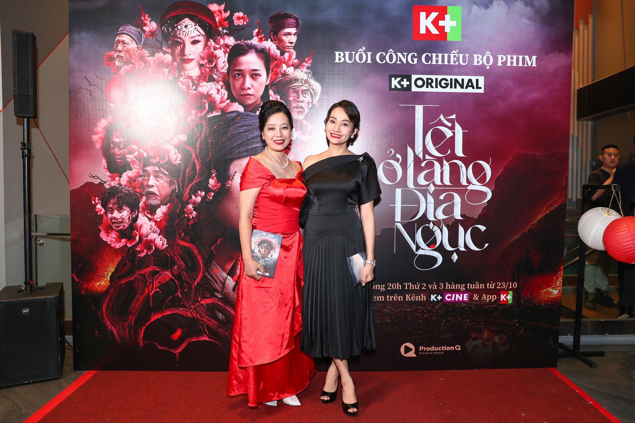 NSƯT Chiều Xuân (vai Bà Phong) và NSƯT Hạnh Thuý (vai Thị Lam) tại sự kiện ra mắt phim