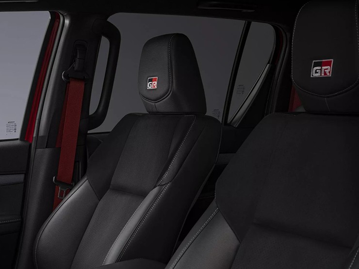 Toyota Hilux GR Sport II lộ diện với nhiều nâng cấp mới - 12