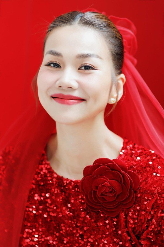 Sáng 21/10, siêu mẫu Thanh Hằng tổ chức lễ cưới với nhạc trưởng Trần Nhật Minh. Chỉ người thân và bạn bè thân thiết của cặp đôi góp mặt trong buổi lễ. Ảnh: FBVN