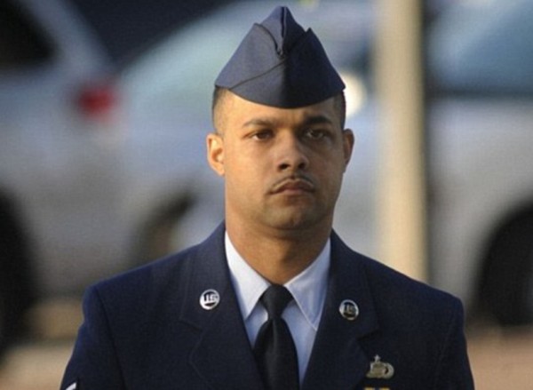 Luis Walker khi còn là huấn luyện viên ở Lackland.