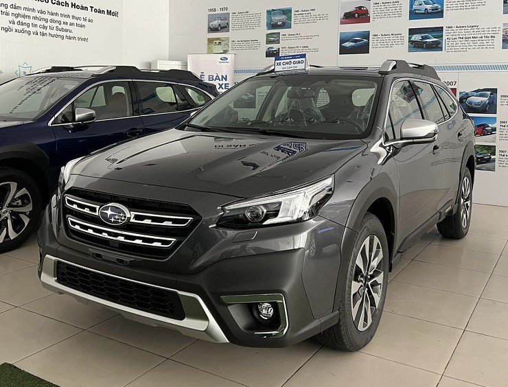 Nhiều mẫu ô tô được hãng và đại lý giảm giá cả trăm triệu đồng trong tháng 10 này