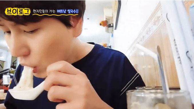 Lee Jong Suk, Super Junior thích thú với bánh mì, phở Việt Nam - 7