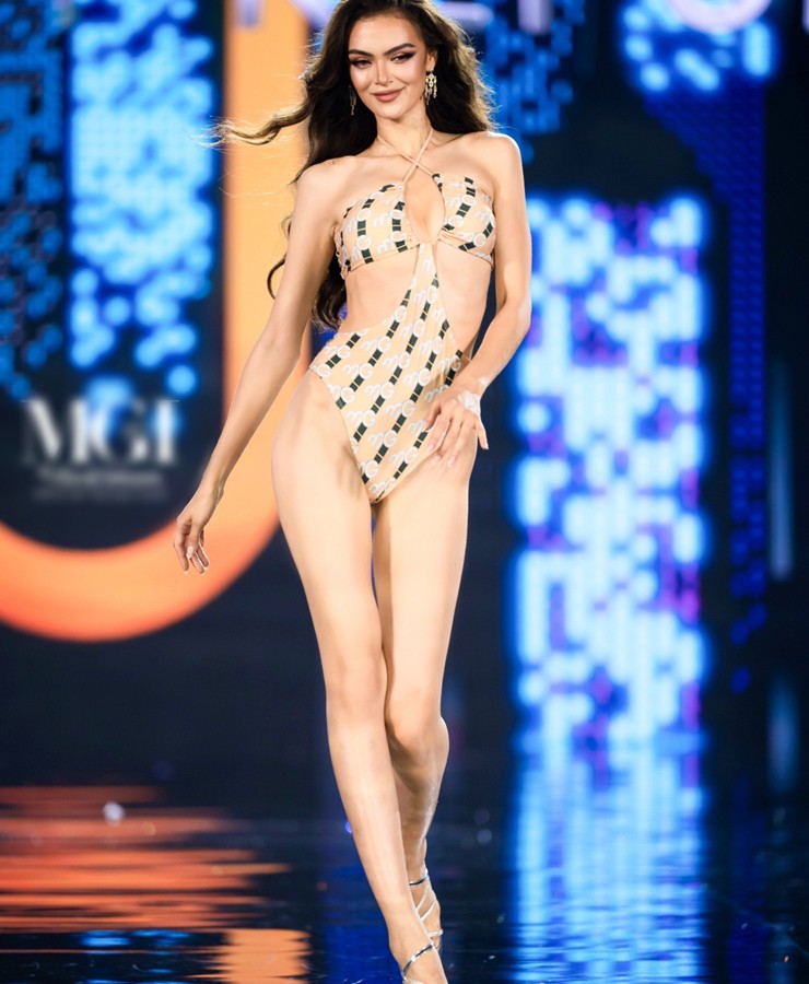 Lê Hoàng Phương diễn bikini nóng bỏng ở bán kết Miss Grand International 2023 - 7