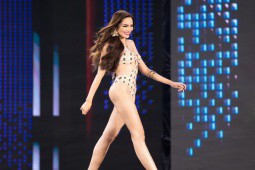 Lê Hoàng Phương diễn bikini nóng bỏng ở bán kết Miss Grand International 2023