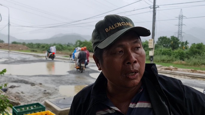 Phản ánh với PV, ông Thành còn cho biết Ban GPMB huyện Hòa Vang đang chậm trễ bố trí đất tái định cư đối với gia đình ông. “Gia đình tôi tự nguyện bàn giao để lấy mặt bằng cho đường ĐT601. Tháng 6-2023 vừa qua, Chủ tịch UBND huyện Hòa Vang cũng chỉ đạo trong vòng 45 ngày phải bố trí đất tái định cư nhưng 4 tháng rồi vẫn chưa thấy động tĩnh”, người này bức xúc