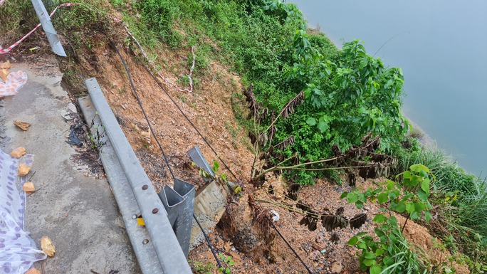 Trước tình hình mưa lũ phức tạp, UBND huyện Hòa Vang đã kiến nghị UBND thành phố chỉ đạo Ban Quản lý dự án đầu tư xây dựng các công trình giao thông Đà Nẵng, các đơn vị có liên quan khẩn trương có giải pháp xử lý, kè chống sạt lở một số vị trí đoạn đường ĐT 601 khu vực xã Hòa Bắc để đảm bảo an toàn và thuận tiện đi lại của nhân dân tại khu vực