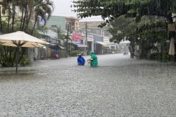 Tin tức trong ngày - Thời tiết đầu tuần: Miền Bắc nắng hanh, miền Trung hứng đợt mưa to
