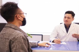 Sức khỏe đời sống - Cắt bao quy đầu ở phòng xăm, nam thanh niên gặp trái đắng