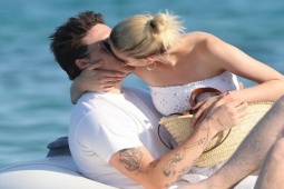 Đàn ông - Loạt vụ lùm xùm đáng xấu hổ của quý tử nhà Beckham khiến anh bị chê là "não rỗng"