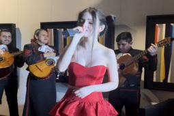 Làm đẹp - Cô gái ở đất nước "cứ ra đường là gặp hoa hậu" xinh tựa búp bê, body nuột nà "gây mê"