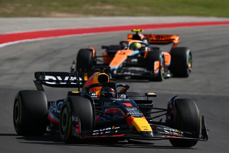 Verstappen vượt qua Norris để dẫn đầu đoàn đua ở United States GP