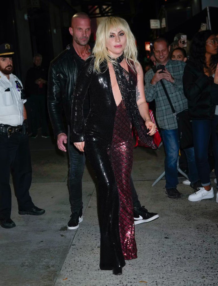Lady Gaga biến hóa độc đáo với phong cách thời trang nữ cao bồi - 3