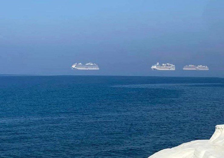 Ảo ảnh tàu du lịch bay được phát hiện ở bờ biển phía đông nam đảo Síp.
