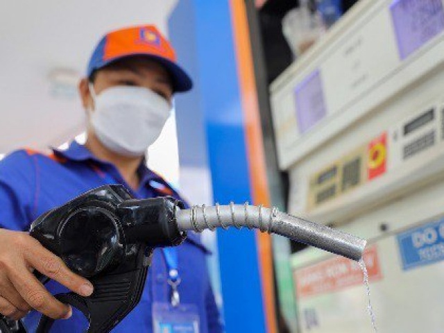 Kinh doanh - Chiết khấu giảm, doanh nghiệp xăng dầu lại kêu lỗ