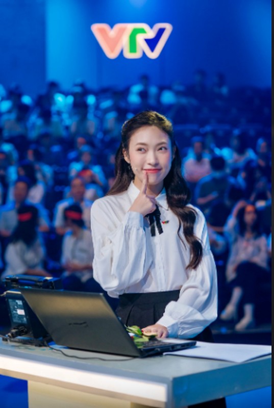 MC Khánh Vy tự thưởng xế hộp, lộ gia tài ngưỡng mộ tuổi 24 - 7