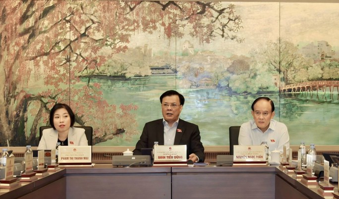 Bí thư Thành ủy Hà Nội Đinh Tiến Dũng phát biểu.