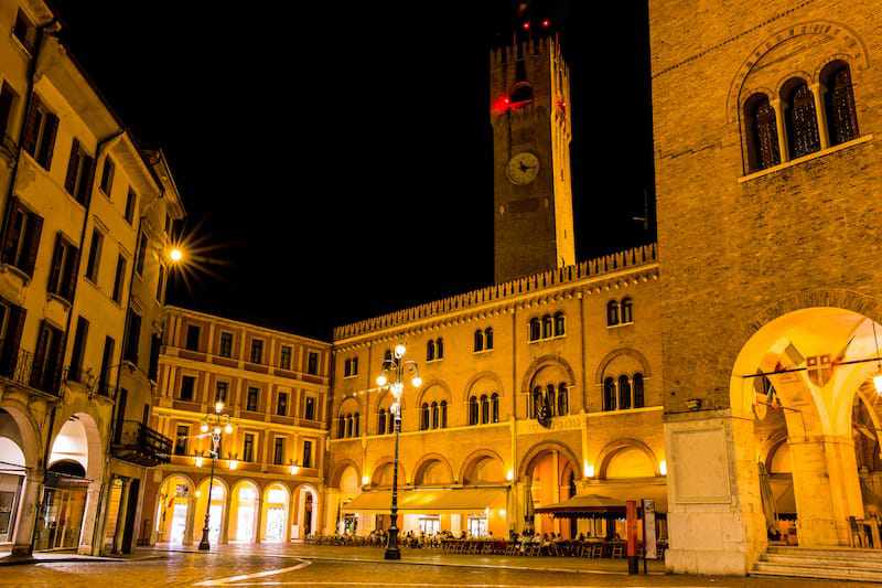 Thành phố ở Italia đẹp tựa Venice nhưng rất ít người biết đến - 3