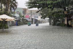 Tin tức trong ngày - Thời tiết ngày 24/10: Mưa lan rộng ra khắp Trung Bộ, có nơi trên 200mm