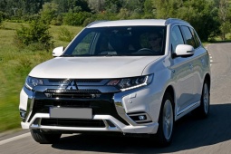 Tin tức ô tô - Giá xe Mitsubishi Outlander tháng 10/2023, giảm LPTB và quà tặng