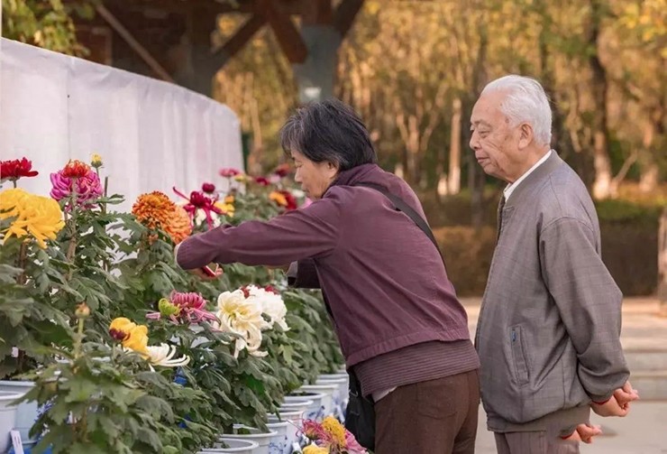 6 thói quen buổi sáng sánh ngang thuốc bổ, uống nước ấm chỉ xếp thứ 2 - 5