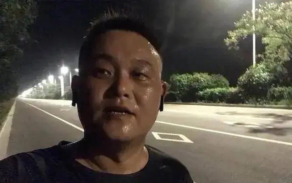 Người đàn ông 46 tuổi mỗi ngày chạy 5km vào buổi tối, sau một năm cơ thể thay đổi như thế nào? - 1