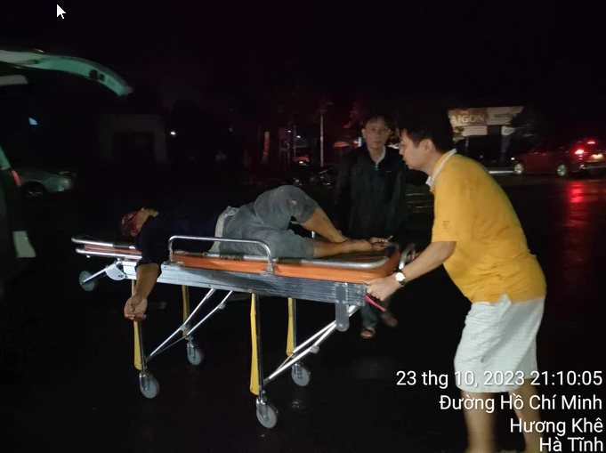 Đưa nạn nhân đến bệnh viện