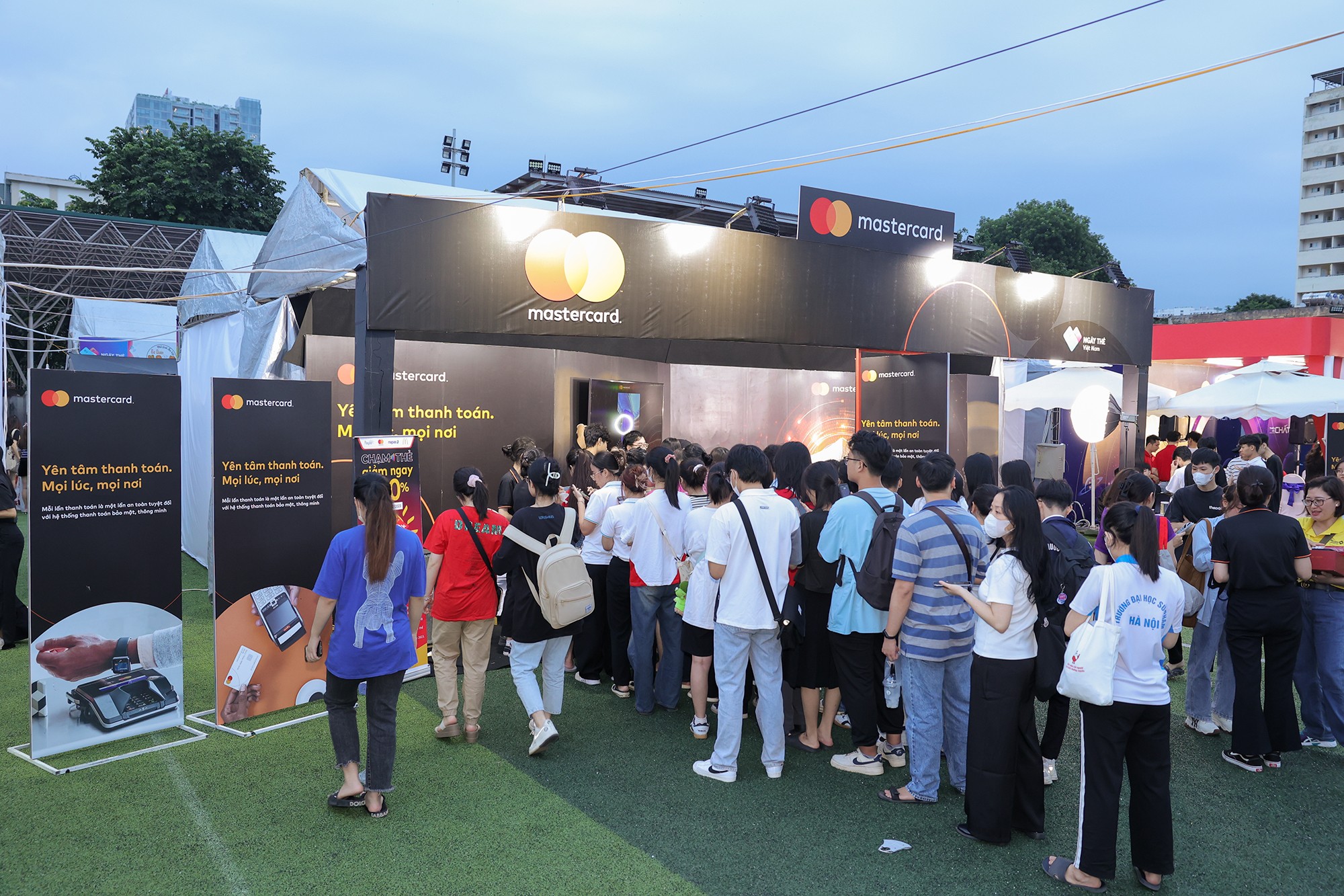 Gian hàng Mastercard tại Sóng Festival, Ngày thẻ Việt Nam 2023 thu hút hàng nghìn bạn trẻ