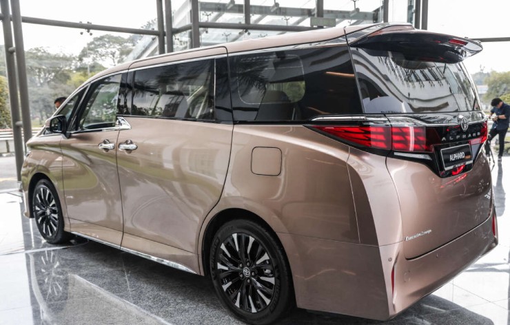 Cận cảnh 2024 Toyota Alphard giá từ hơn 2,76 tỷ đồng - 1