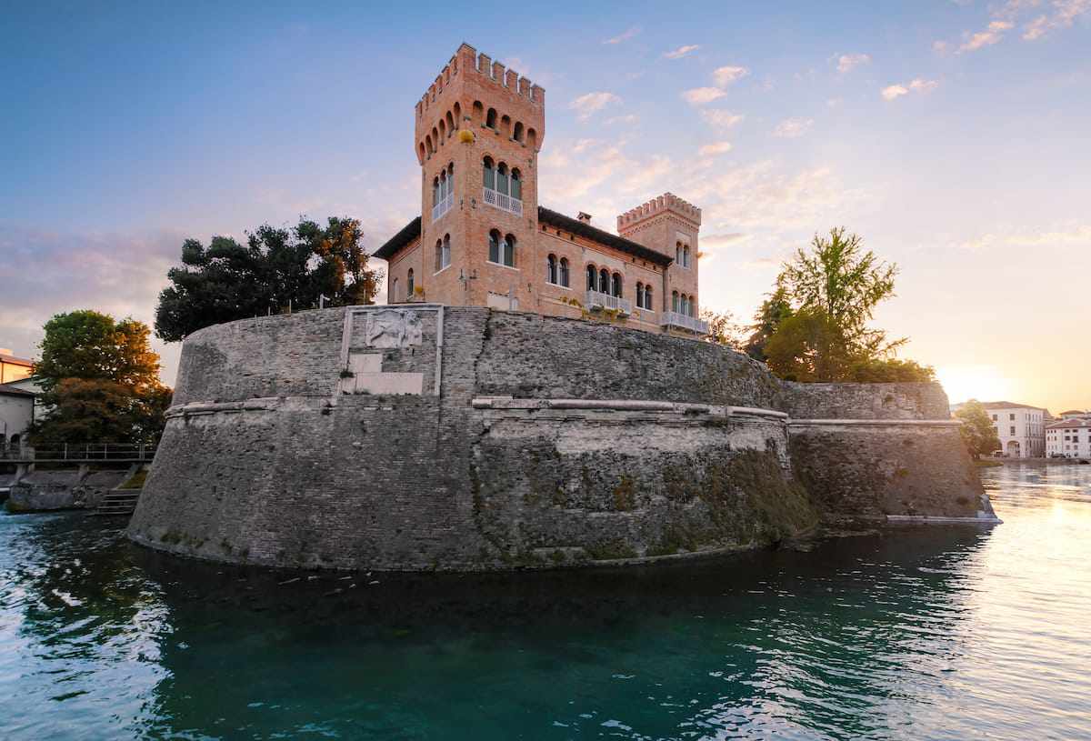 Thành phố ở Italia đẹp tựa Venice nhưng rất ít người biết đến - 5