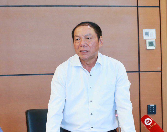 Bộ trưởng Bộ Văn hoá, Thể thao và Du lịch Nguyễn Văn Hùng phát biểu thảo luận tổ.