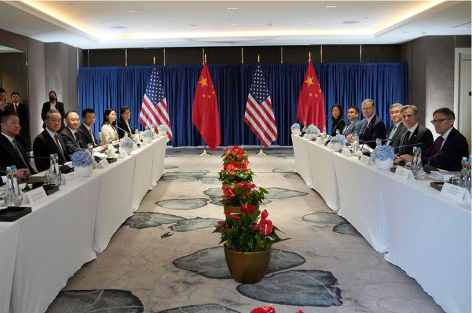 Bộ trưởng Ngoại giao Trung Quốc Vương Nghị và Ngoại trưởng Mỹ Antony Blinken tại cuộc gặp ở Indonesia hồi tháng 7-2023. Ảnh: REUTERS