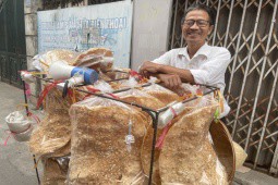 Người đàn ông Bắc Giang bán thứ bánh này, chỉ vài tiếng “bay” hơn trăm chiếc