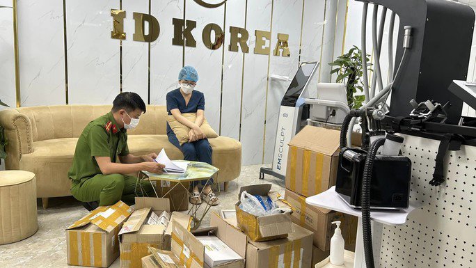 Công an làm việc, thu giữ lượng lớn sản phẩm không nguồn gốc xuất xứ tại Thẩm mỹ viện "chui" ID KOREA