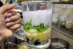 Quán chè “đắt nhất Hà Nội“: Một cốc chè giá bằng hai bát phở vẫn “bay” 700 cốc/ngày