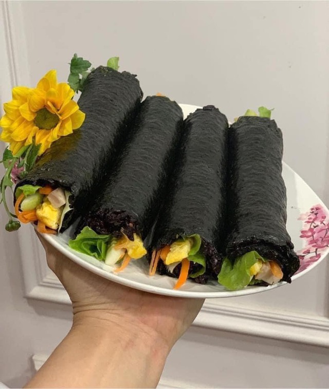 Cuộn gimbap gạo lứt