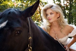 Làm đẹp - Vẻ đẹp "khuôn trăng đầy đặn" của Hoa hậu Nga ở tuổi 23 thu hút triệu người yêu thích