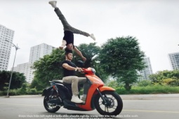 Tin tức trong ngày - Công an thông tin vụ 2 nghệ sĩ Quốc Cơ – Quốc Nghiệp “chồng đầu đi xe máy”