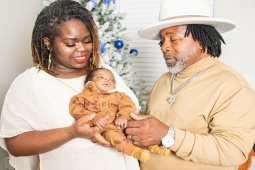 Bạn trẻ - Cuộc sống - Lấy vợ kém 20 tuổi, người đàn ông có con ở tuổi 62