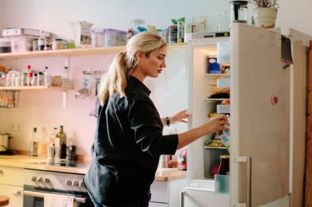 5 thực phẩm không nên dự trữ quá lâu trong tủ bếp