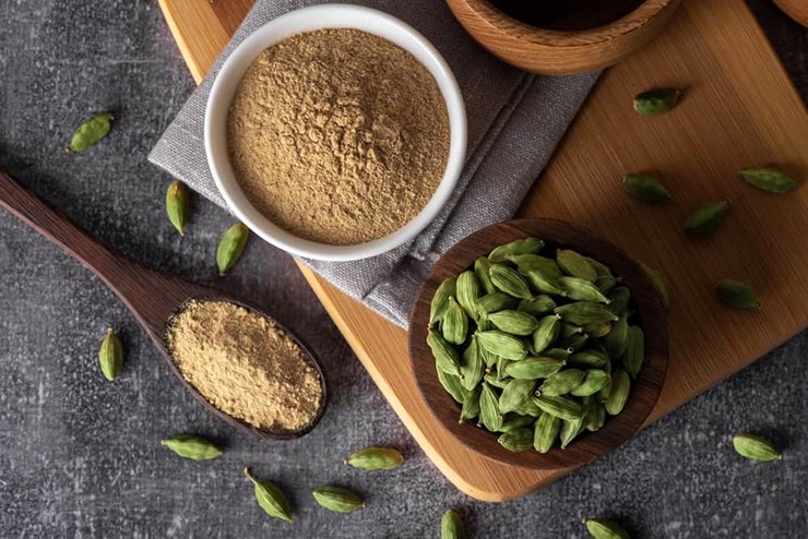Bạch đậu khấu chứa một số vitamin và khoáng chất, chất xơ. Đồng thời, loại quả này ít calo.&nbsp;
