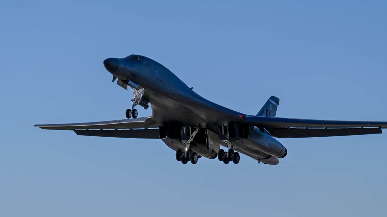 Một oanh tạc cơ chiến lược B-1B Lancer của Mỹ.